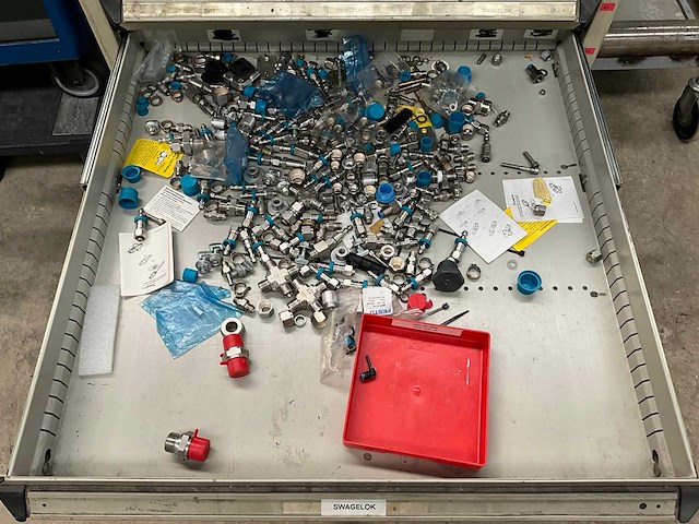 Metalen werkplaats ladenkast inhoudende festo onderdelen - afbeelding 3 van  14