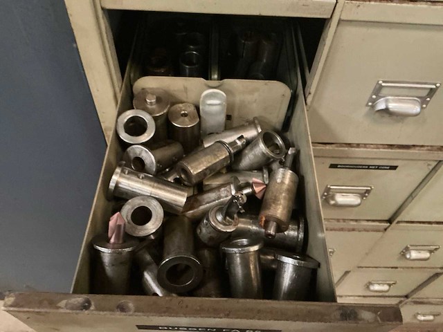 Metalen werkplaatskast met inhoud - afbeelding 5 van  7