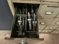 Metalen werkplaatskast met inhoud - afbeelding 6 van  7