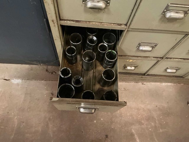 Metalen werkplaatskast met inhoud - afbeelding 7 van  7