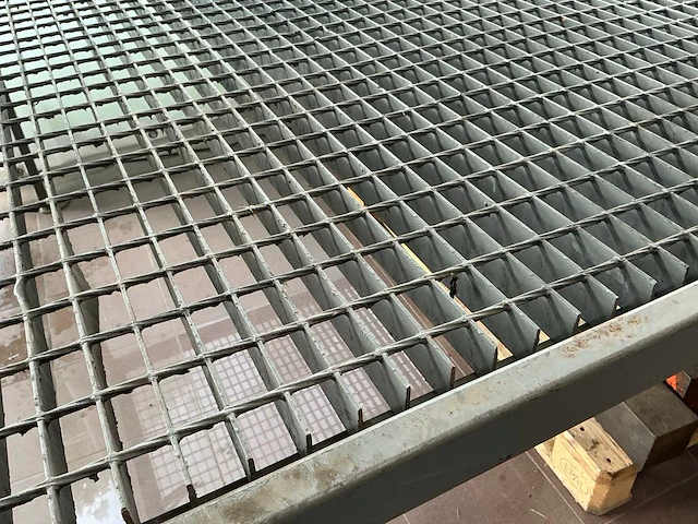Metalen werkplatform - afbeelding 2 van  2