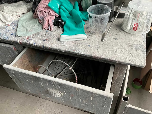 Metalen werktafel en diversen - afbeelding 2 van  13