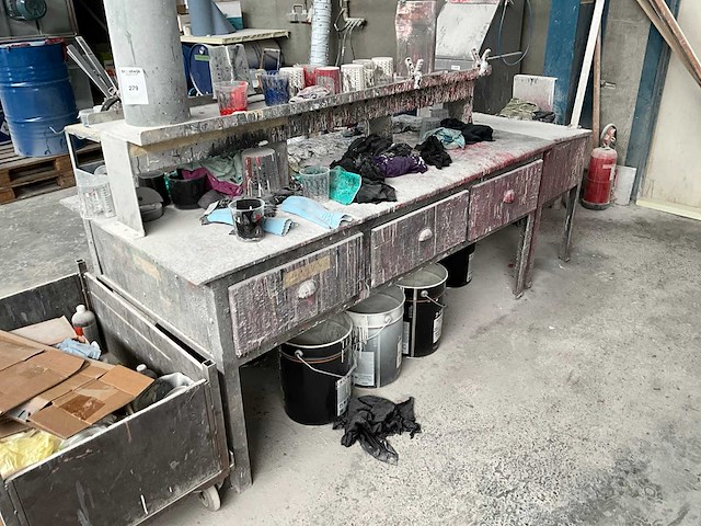 Metalen werktafel en diversen - afbeelding 1 van  13