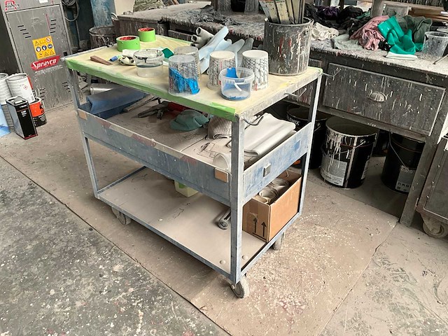 Metalen werktafel en diversen - afbeelding 8 van  13