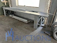 Metalen werktafel en profielen
