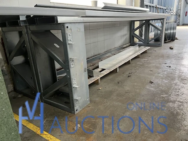 Metalen werktafel en profielen - afbeelding 3 van  5