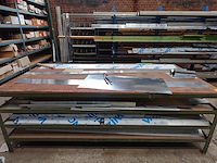 Metalen werktafel + inhoud - afbeelding 2 van  5
