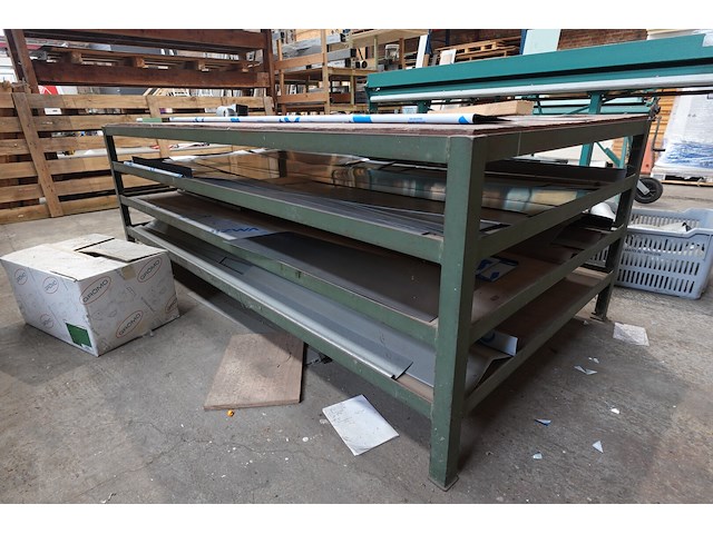 Metalen werktafel + inhoud - afbeelding 4 van  5