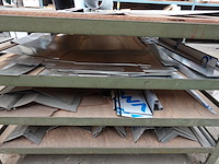 Metalen werktafel + inhoud - afbeelding 5 van  5