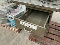 Metalen werktafel met inhoud - afbeelding 4 van  6
