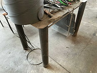 Metalen werktafel met inhoud - afbeelding 4 van  6