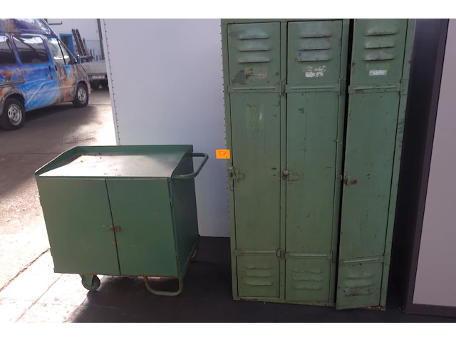 Metalen werktafel + metalen kast - afbeelding 1 van  5