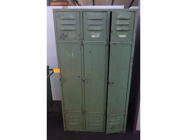 Metalen werktafel + metalen kast - afbeelding 2 van  5