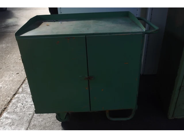Metalen werktafel + metalen kast - afbeelding 4 van  5