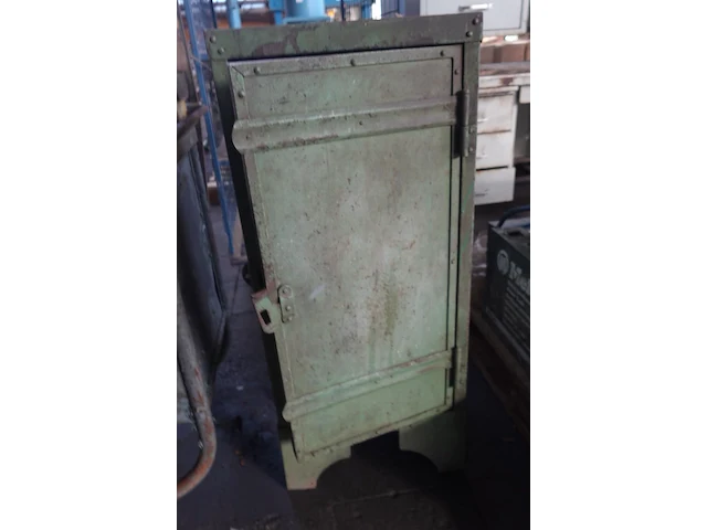 Metalen werktafel + metalen kast - afbeelding 4 van  5