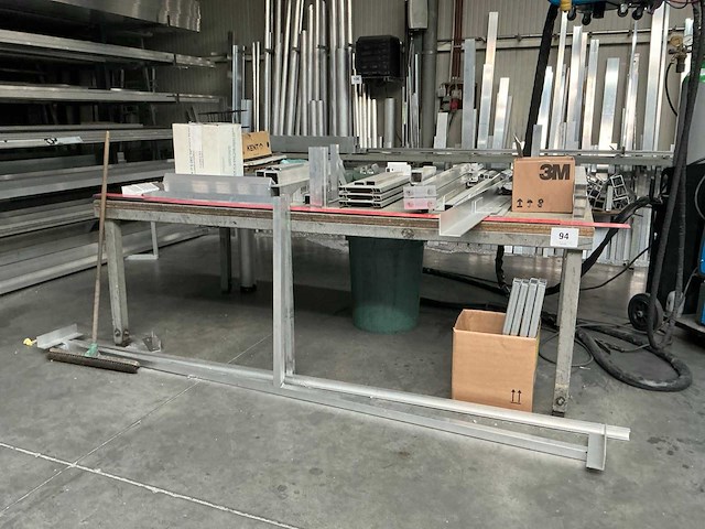 Metalen werktafel - afbeelding 1 van  3