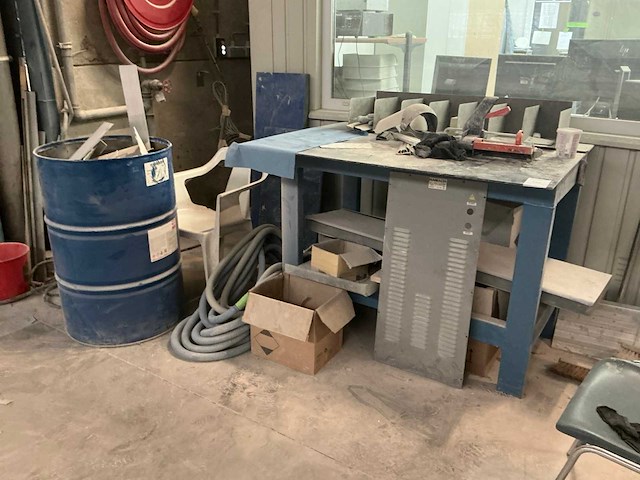 Metalen werktafel - afbeelding 1 van  4