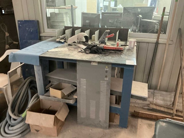 Metalen werktafel - afbeelding 2 van  4