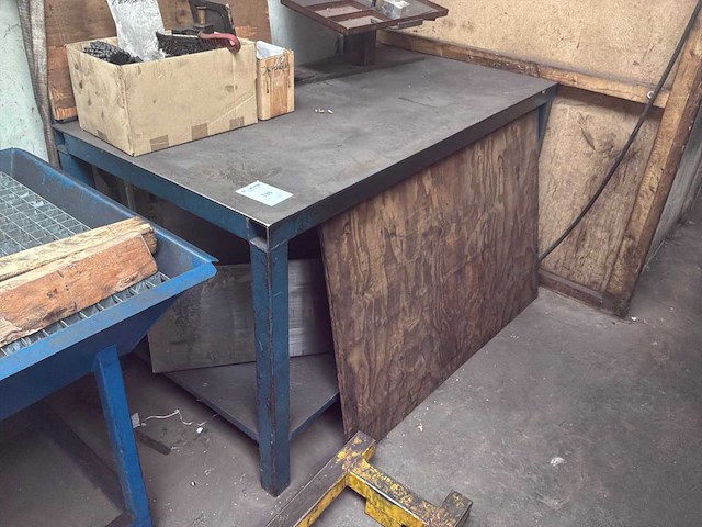 Metalen werktafel - afbeelding 1 van  3