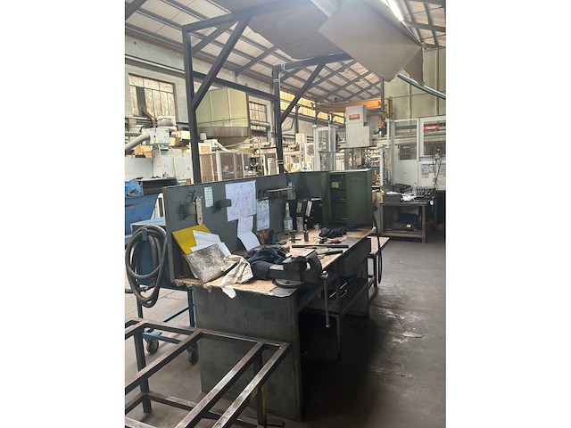 Metalen werktafel - afbeelding 1 van  5