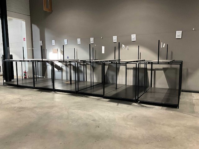 Metalen winkelmeubilair (7x) - afbeelding 1 van  4