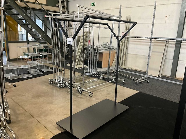 Metalen winkelrekken/kledingrekken (2x) - afbeelding 1 van  3