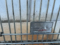 Metalen winkelwagen met rode handgreep – inclusief kinderzitje - afbeelding 2 van  5