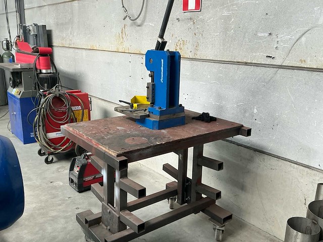 Metallkrat hoekpons pons- en knipmachine - afbeelding 4 van  4