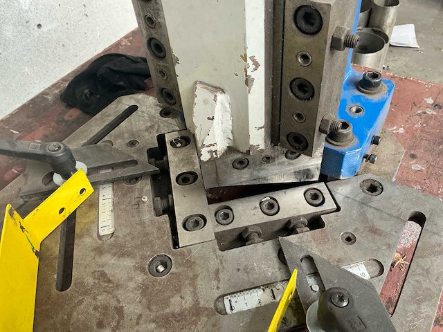 Metallkrat hoekpons pons- en knipmachine - afbeelding 2 van  4