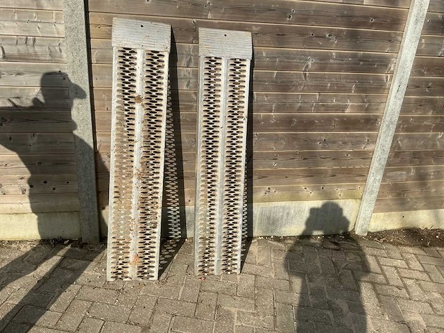 Metalmec oprij container rampen - afbeelding 1 van  4