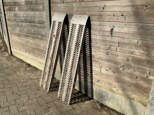 Metalmec oprij container rampen - afbeelding 2 van  4