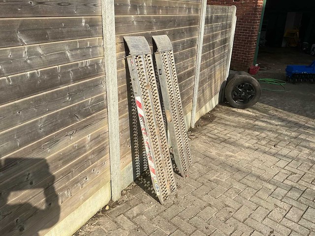 Metalmec oprij container rampen - afbeelding 3 van  4