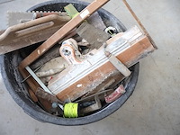 Metserskuip met inhoud - afbeelding 4 van  4