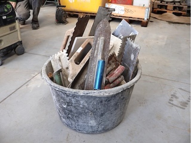 Metserskuip met inhoud - afbeelding 1 van  4