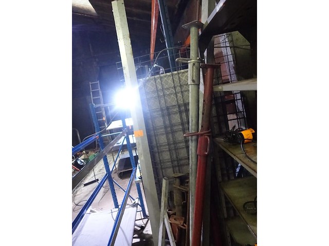 Metsersmateriaal (7 diverse stansoenen,hoekpofiel….) - afbeelding 2 van  12