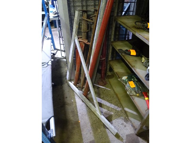 Metsersmateriaal (7 diverse stansoenen,hoekpofiel….) - afbeelding 11 van  12