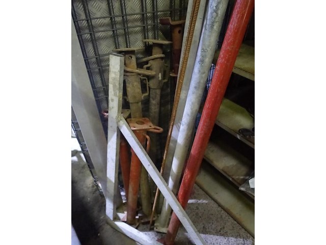 Metsersmateriaal (7 diverse stansoenen,hoekpofiel….) - afbeelding 12 van  12