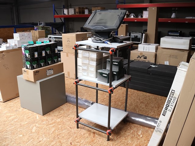 Meubel met scherm - afbeelding 1 van  8