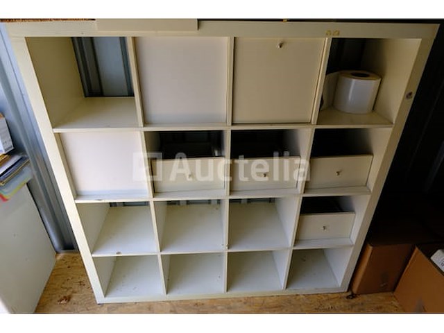 Meubels en computers (uitzettingsterrein) - afbeelding 5 van  12