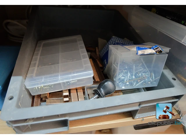 Meubelset met gereedschap en ijzerwaren - afbeelding 9 van  15