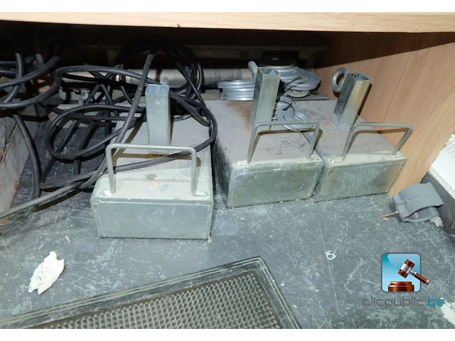 Meubelset met gereedschap en ijzerwaren - afbeelding 14 van  15