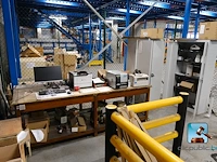 Meubilair met computeruitrusting