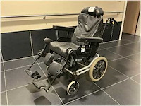 Meubilair, mobiele zorgbedden, rollators, rolstoelen