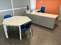 Mewaf hoekbureau + vergaderset