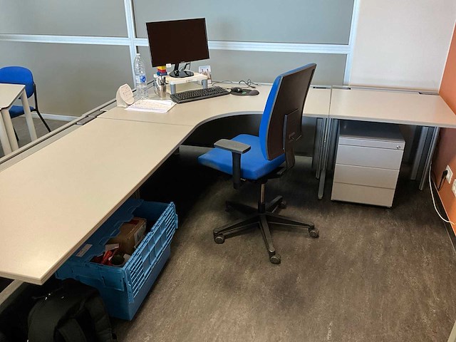 Mewaf hoekbureau + vergaderset - afbeelding 8 van  17