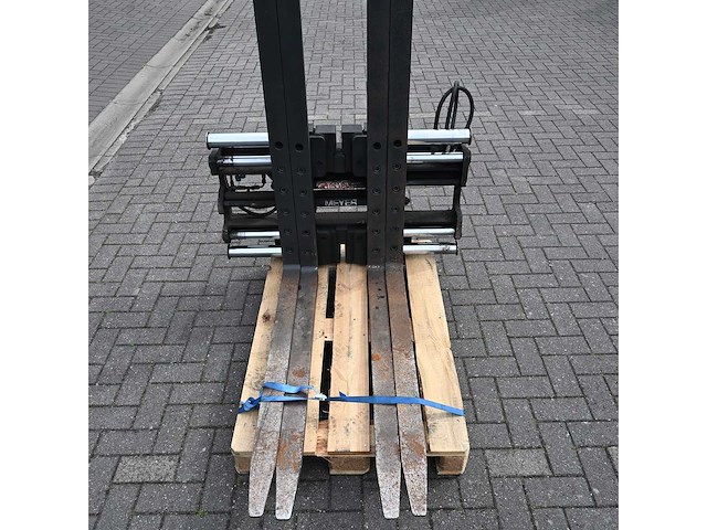 Meyer hydraulische viervorkversteller- heftruck toebehoren - afbeelding 1 van  3