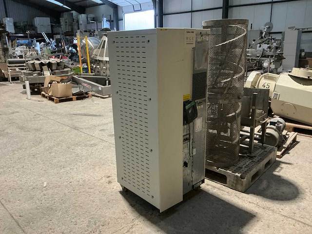 Mge galaxy 3000 ups-systeem - afbeelding 1 van  8