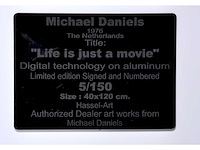 Michael daniels - life is just a movie - print op aluminium - afbeelding 6 van  6