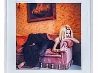 Michel comte (1954), claudia schiffer (1994), chromogenic print, n° 2/7 95 x 90 cm. (37.39 x 35.42 in.) - afbeelding 2 van  5