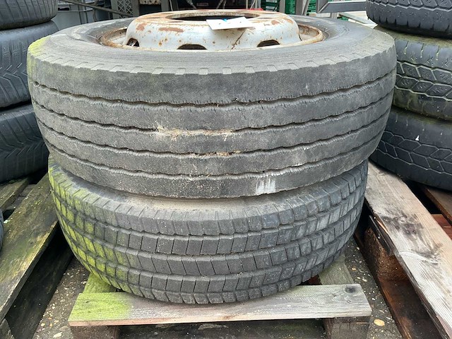 Michelin 245/70 r 19.5 xze vrachtwagen band, wiel en velg (2x) - afbeelding 2 van  2